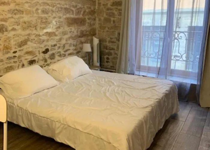 With Exposed Stone Vieux Appartement