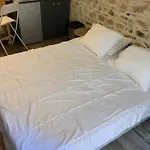With Exposed Stone Vieux