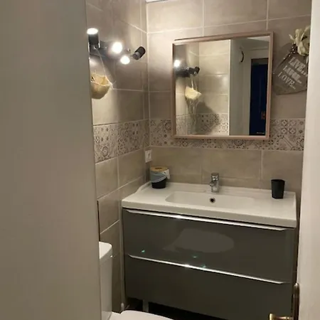 Apartament With Exposed Stone Vieux