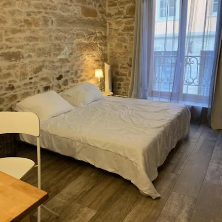 Appartamento With Exposed Stone Vieux